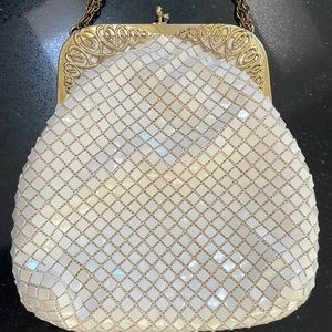 Vintage Lumured hand bag
